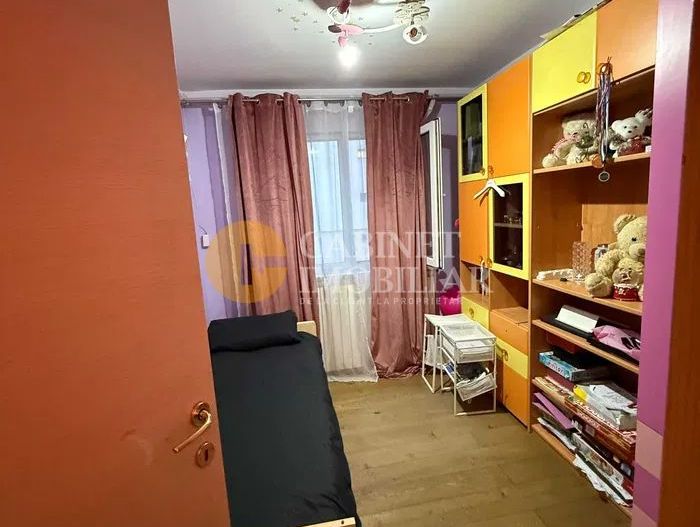 4 Camere Semidecomandat - Mobilat/Utilat  - Etaj 2 - Zona Mircea Cel Bătrân - Poză 4
