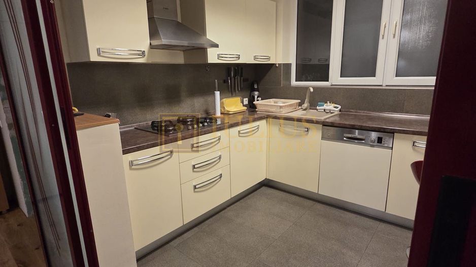 3 camere-107 mp, situat intr-o vila, loc de parcare, centrala gaz - Poză 22