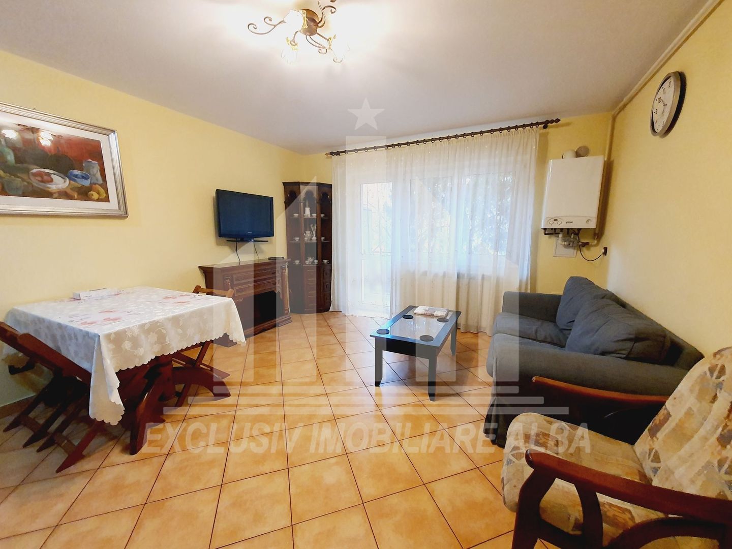 Apartament cu 3 camere de inchiriat, Cetate - Poză 2