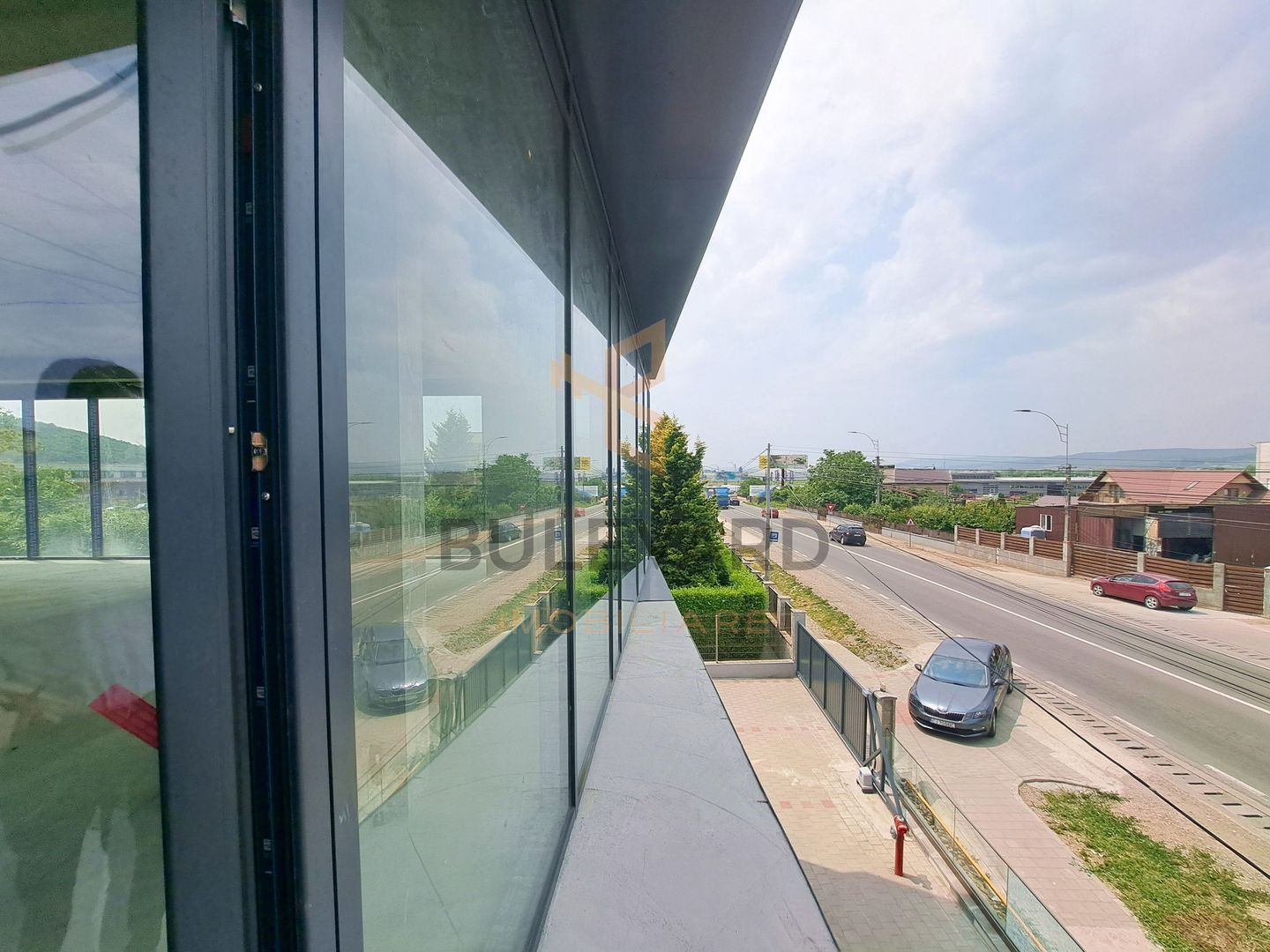 Cladire comerciala situata la drum intens circulat, 1365 mp utili + 20 parcari - Poză 22