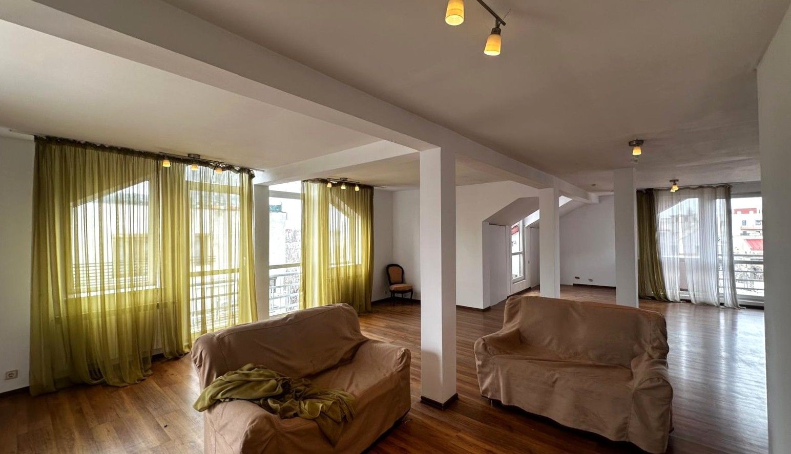 Apartament Generos 3 Camere 172mp cu Terasă 16mp Primăverii - Poză 1