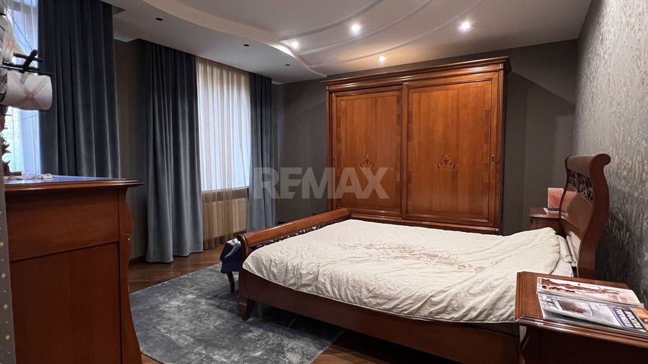 Casă de lux în Chișinău, de vânzare. Pe teren de 10,4 Ari. Telecentru. - Poză 15