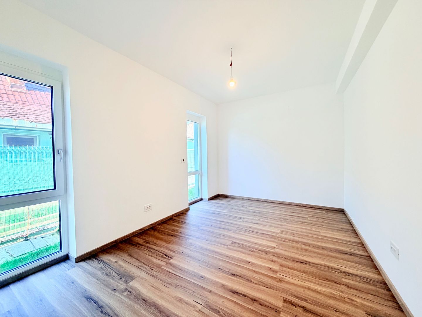 Casa parter prima închiriere – liniste si acces rapid spre centru - Poză 12