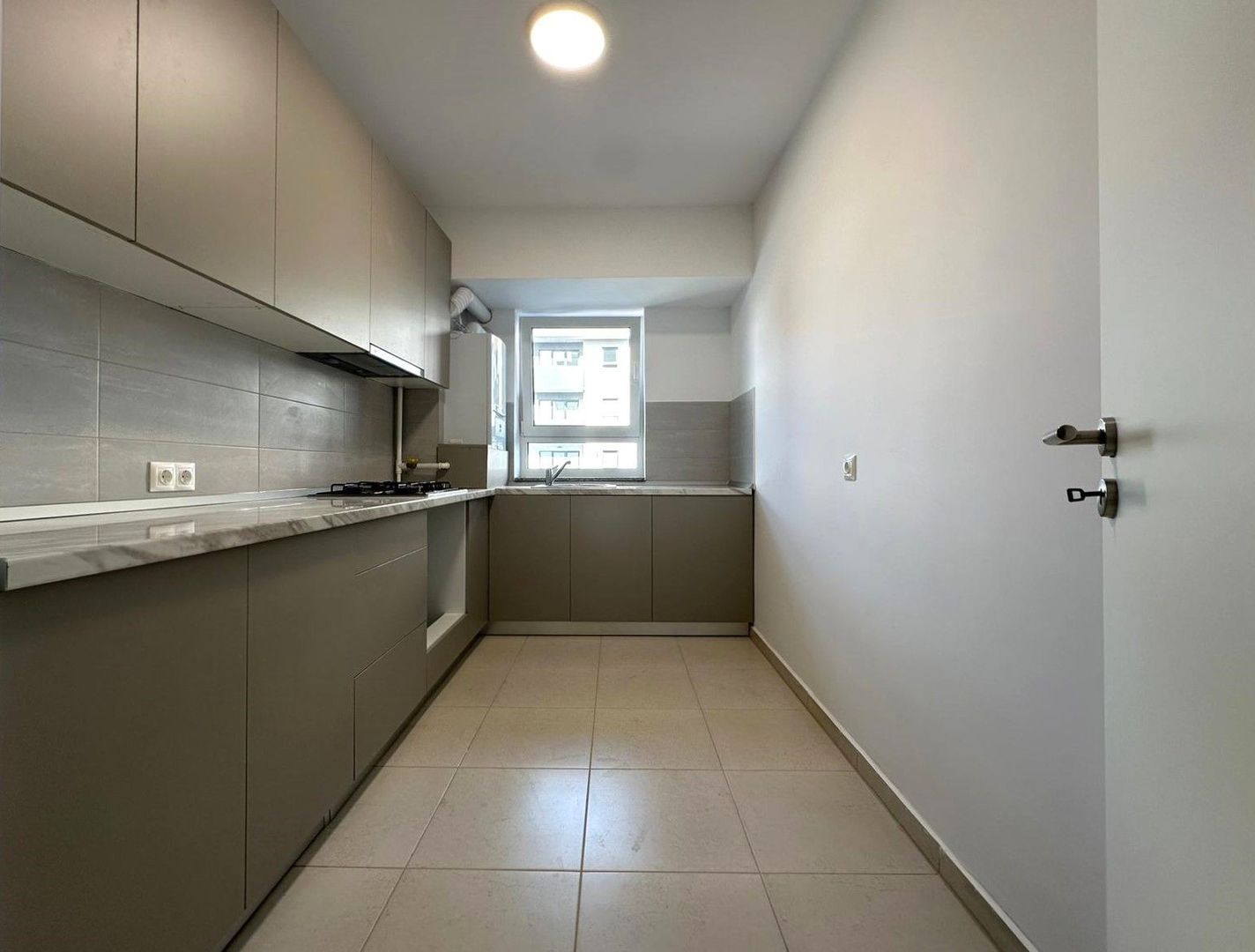 Vanzare apartament nou mobilat cu parcare si boxa Avantgarden 3 - Poză 18