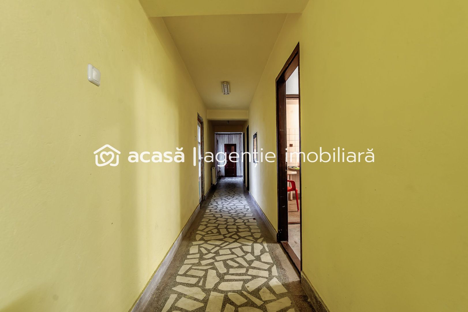 Clădire potrivită pentru proiecte educaționale sau de îngrijire - Poză 5