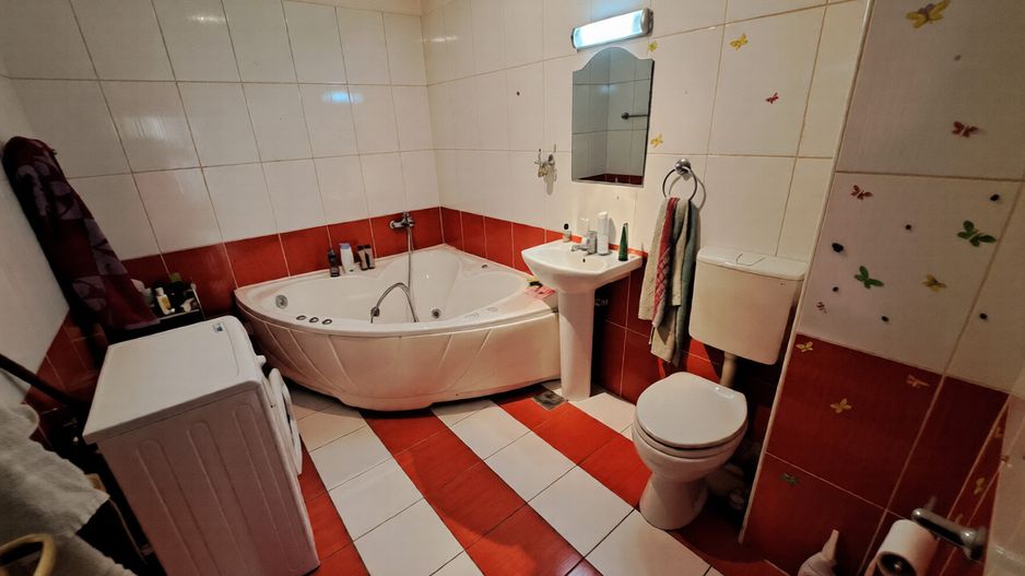 Apartament 2 camere spațios + parcare in Zona Florilor-Floresti - Poză 4