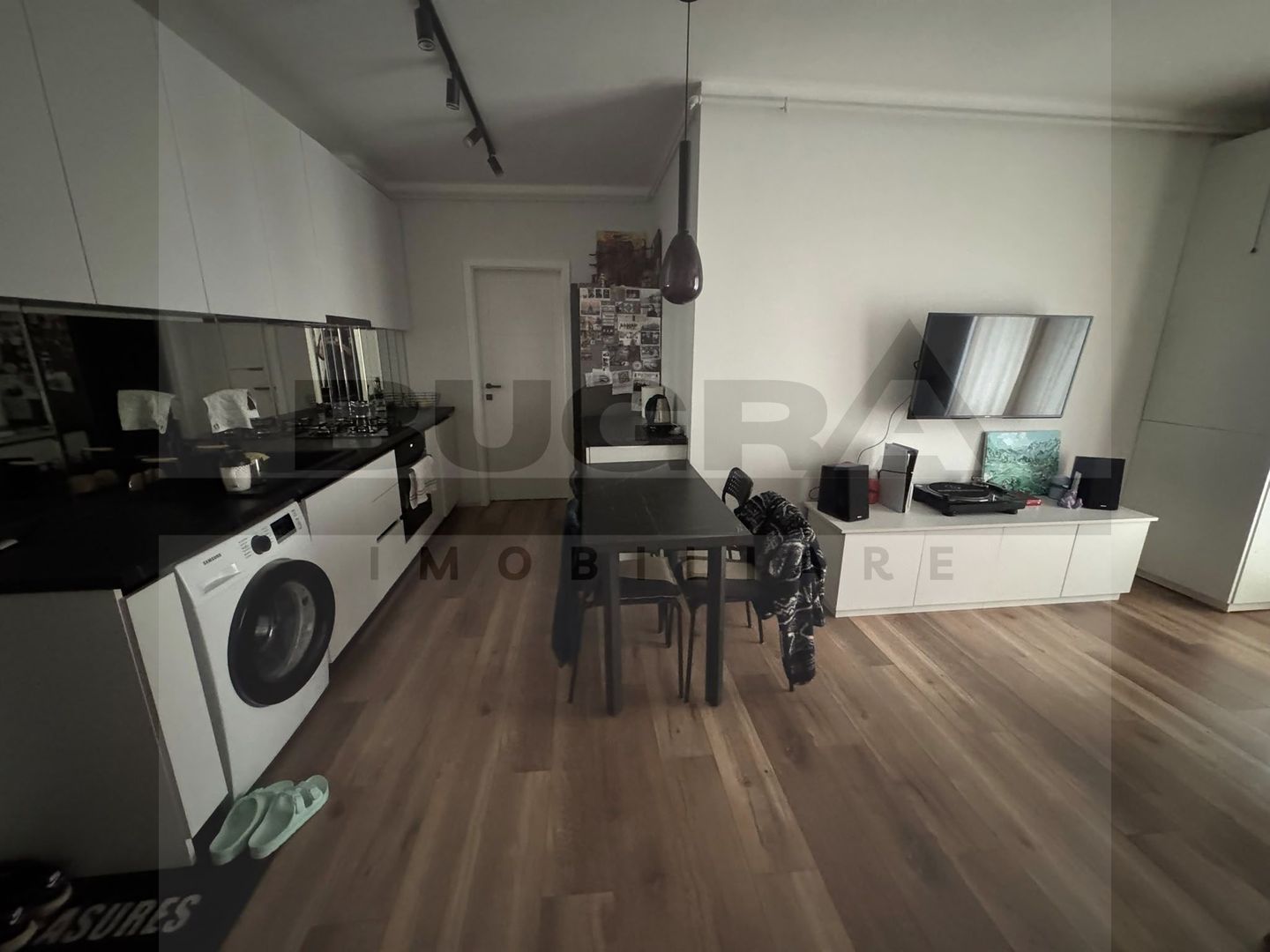 Apartament modern, 2 camere, 2 parcari, zona Eroilor - Poză 2
