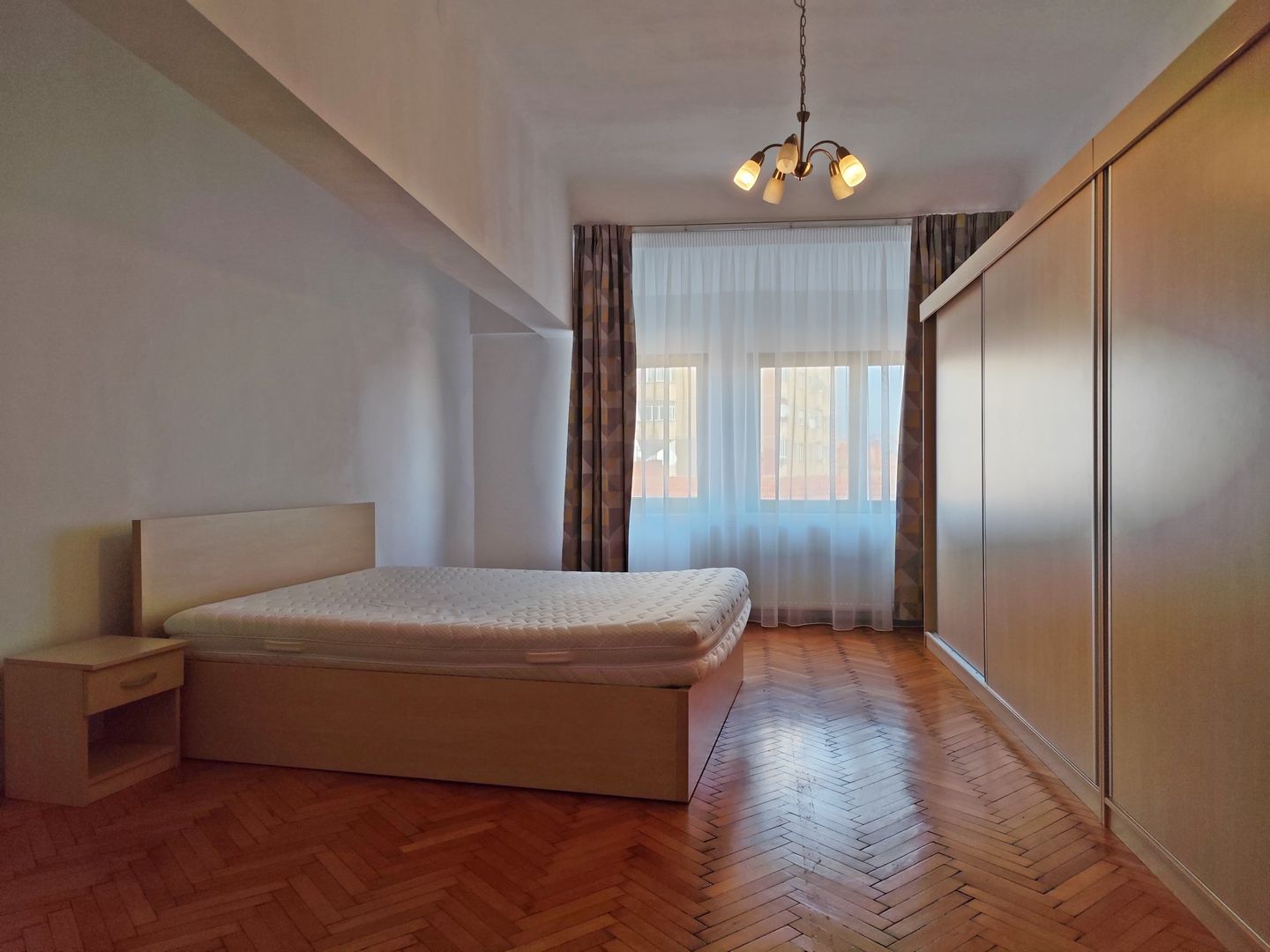 Inchiriere apart. 4 cam. Ultracentral, pe str. Iosif Vulcan, Oradea - Poză 7