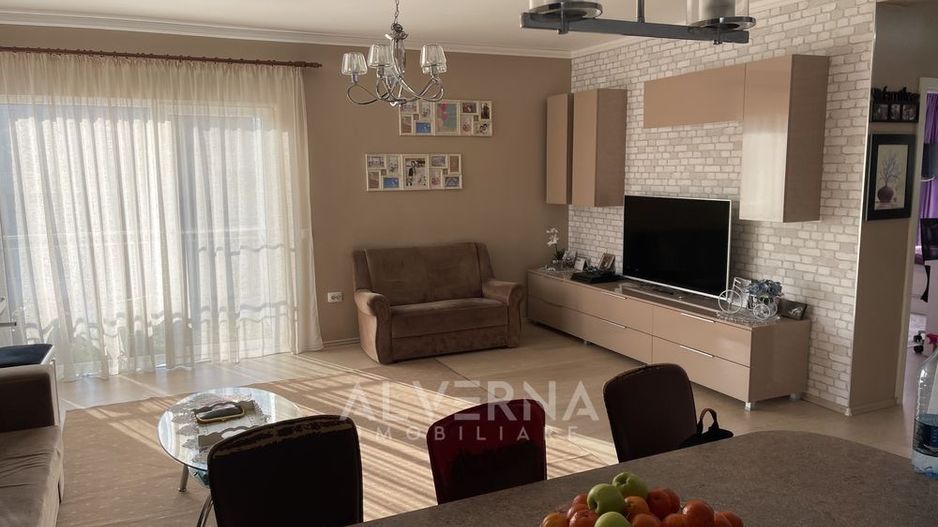 Apartament 3 camere, 81mp, 2 bai, 2 balcoane, parcare, zona Stejarului - Poză 1