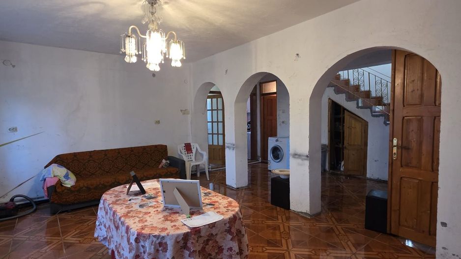 Casă / Vilă cu 8 camere de vânzare în Lapus, Craiova - Poză 9