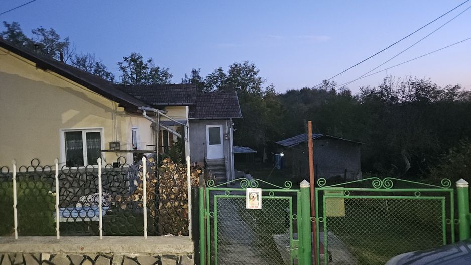 Casa 127mp mobilata/utilata+ anexa+garaj+beci+teren intravilan 1233 mp - Poză 21