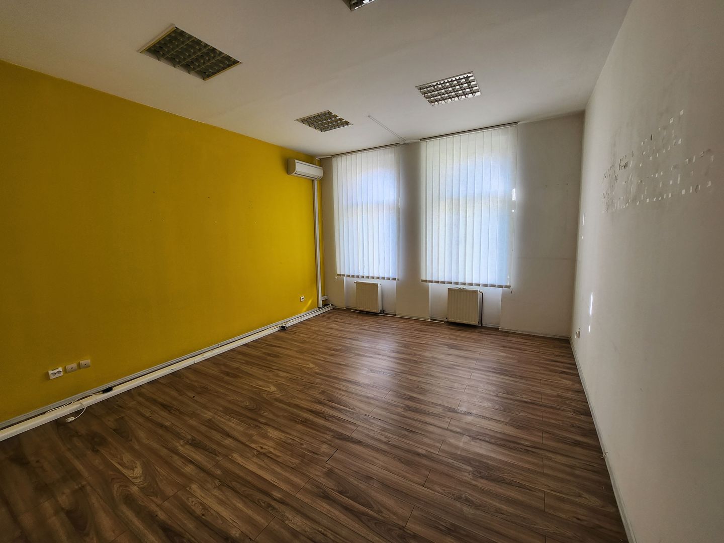 Spațiu de birouri de 200 mp de închiriat în zona Central - Poză 2