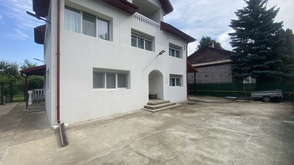 Oaza de liniste si verdeata! Vanzare casa cu 5 camere in Pucioasa - Poză 1