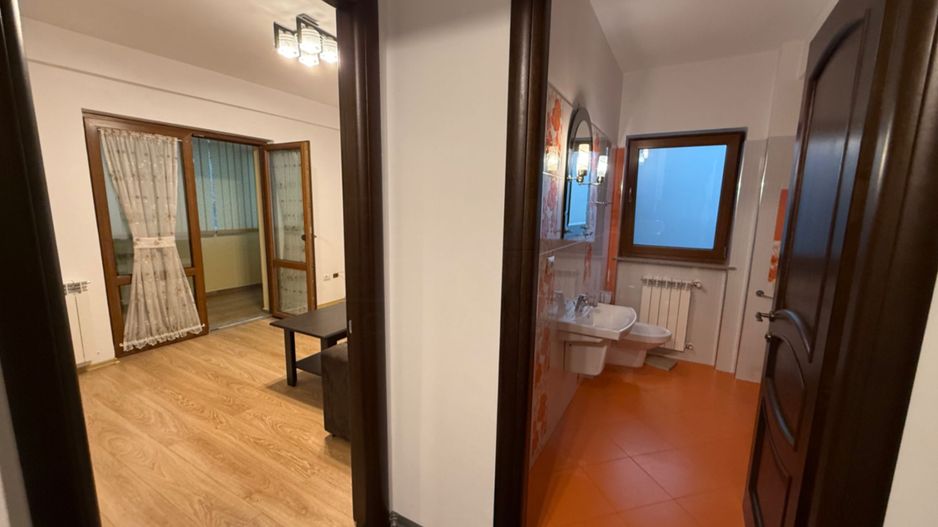 Apartament 3 camere de închiriat | Zonă centrală | Etaj 1 - Poză 2