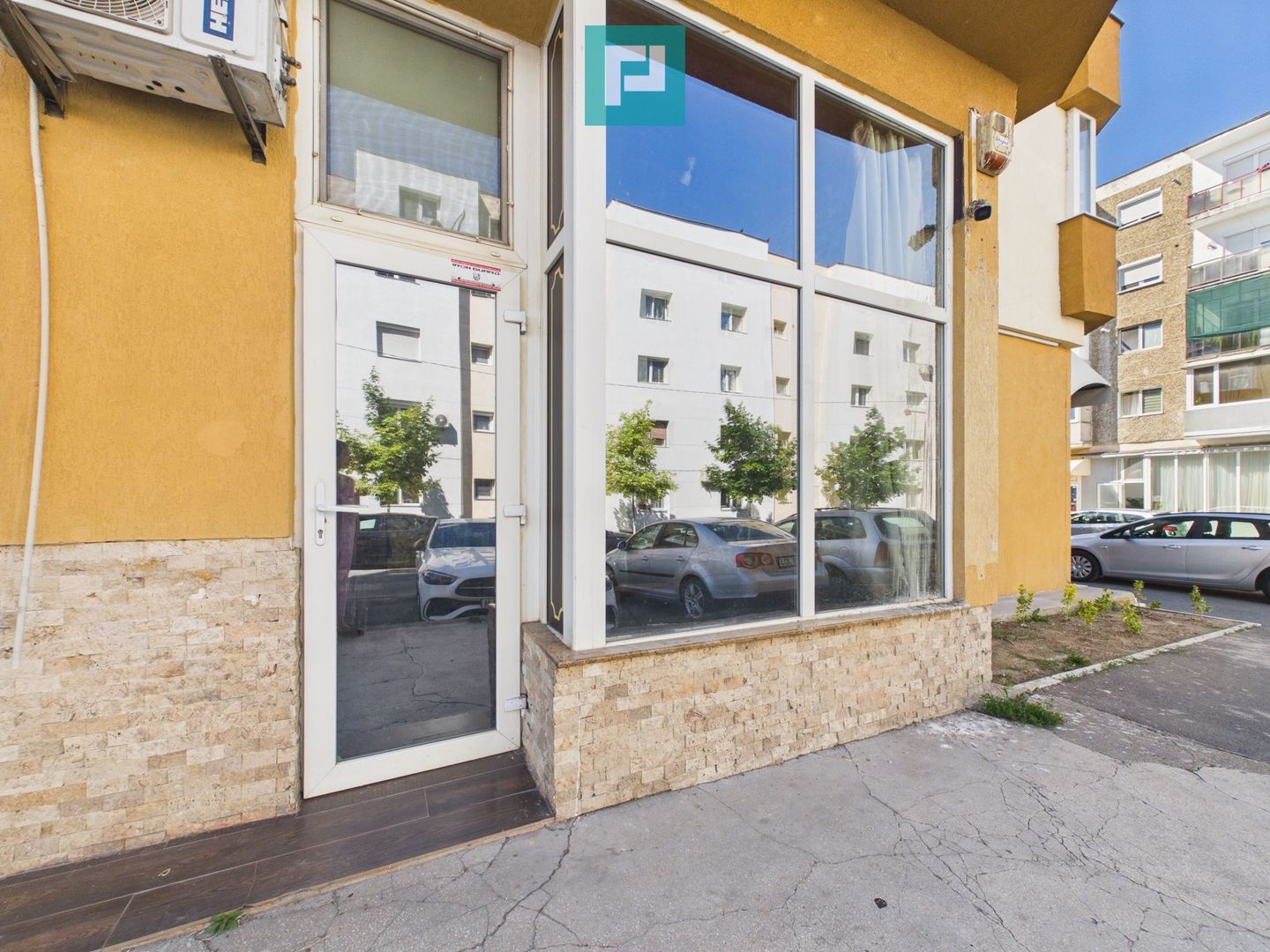 Spațiu comercial în Confecții 26mp - Poză 1