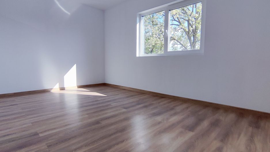 DUPLEX CERNETEAZ  140 MP UTILI + TEREN 570 MP - Poză 2