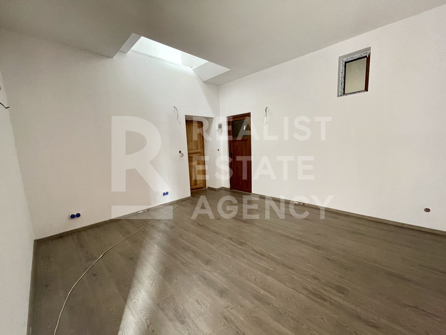 De vânzare – Clădire impresionantă, 11 camere, 9 dormitoare, Păcurari - Poză 13