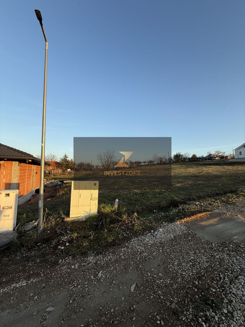 800 mp teren intravilan cu utilități Oradea str.Livezilor - Poză 1