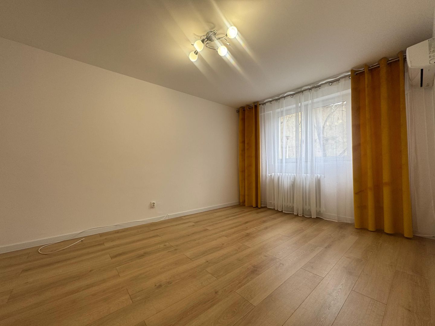 2 CAMERE - DECOMANDAT || TITULESCU- PIATA VICTORIEI - Poză 1