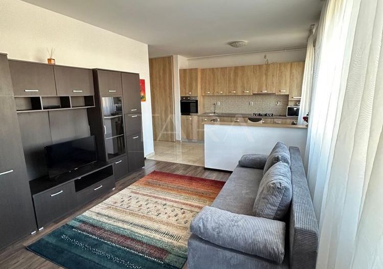 Apartament de vânzare cu 2 camere, balco, parcare, zona Stadionului. - Poză 1