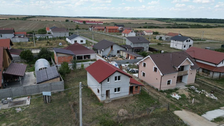 Casa la gri in Frumuseni - Poză 3