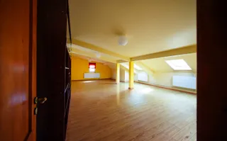 CASĂ CU TEREN 262 MP ȘI SPAȚIU COMERCIAL – SECTOR 4, BUCUREȘTI - Poză 13
