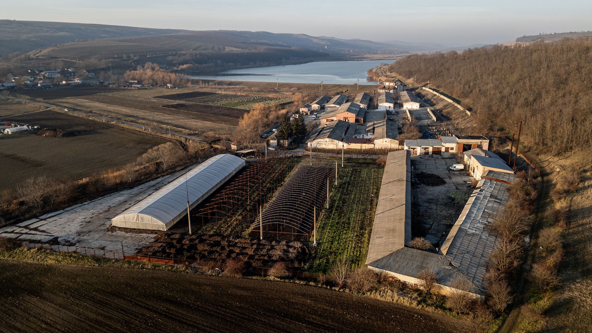 Fosta Ferma a Partidului de la Horgesti - de vanzare - Poză 1