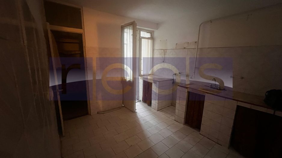 De vânzare apartament 3 camere – Decomandat - Aleea Suica - Poză 5