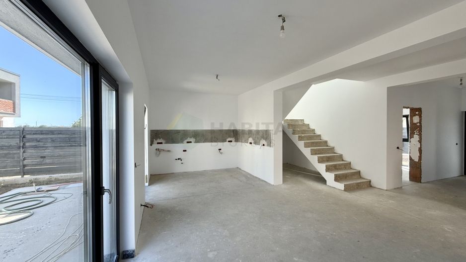 Vila 5 camere Tunari langa Cosmopolis - Poză 10