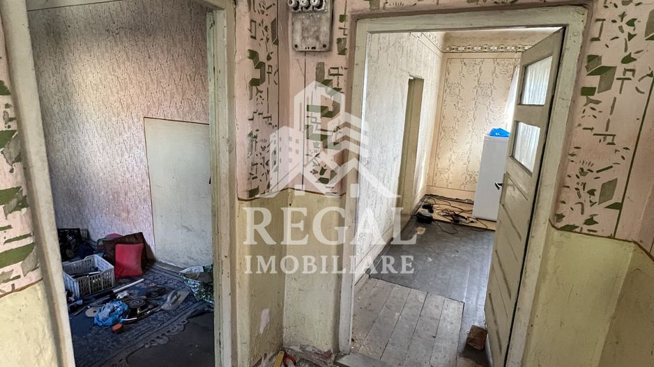 Casă de vânzare în Călanul Mic –  2 clădiri, curte, grădină, garaj - Poză 15