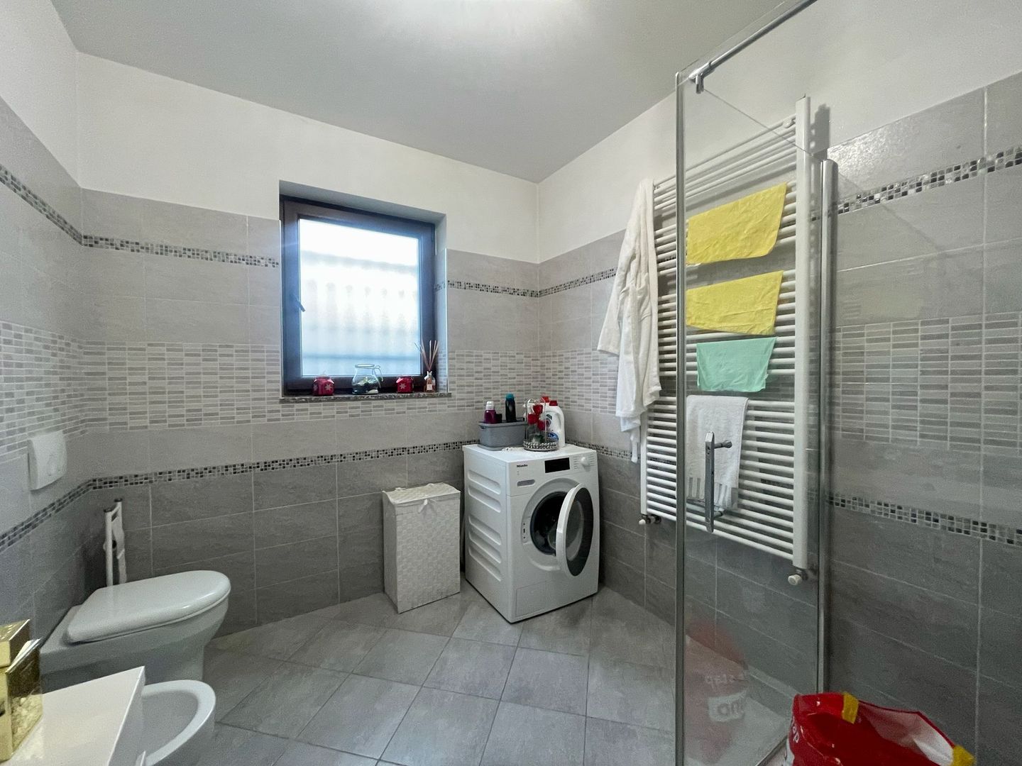 CASA COMPLET UTILATA SI MOBILATA MODERN CU GRADINA | 1100 MP |MARGINEA - Poză 35