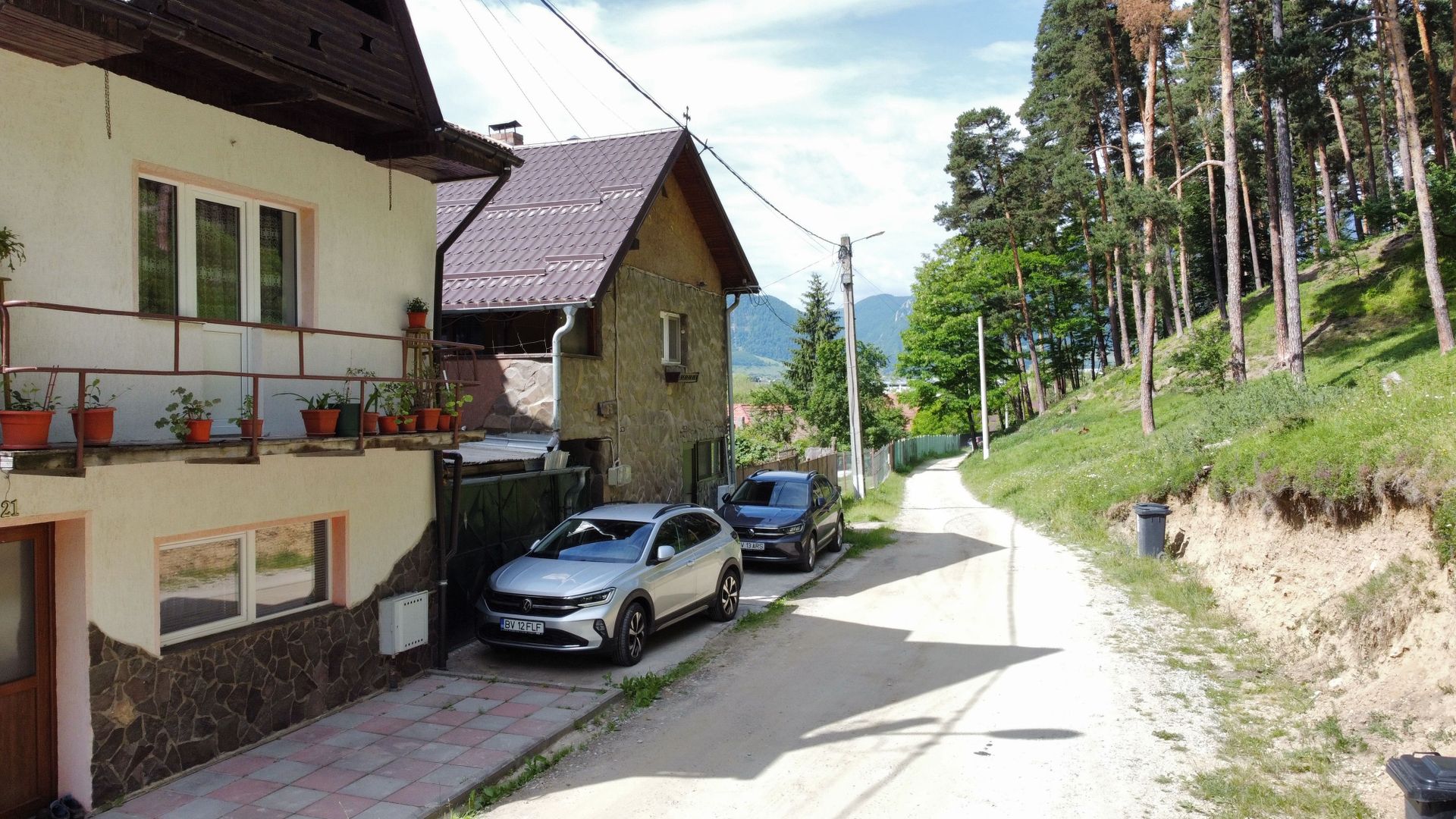 Apartament tip casă la curte, lângă pădure – Zărnești - Poză 8