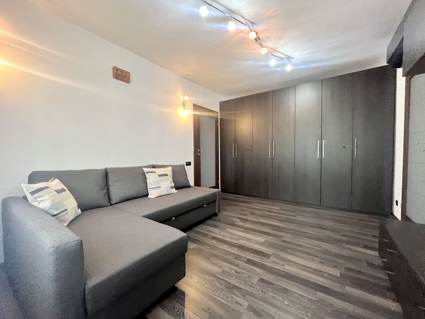 Apartament 3 camere, modern, la prima închiriere, în zona Centrala - Poză 3