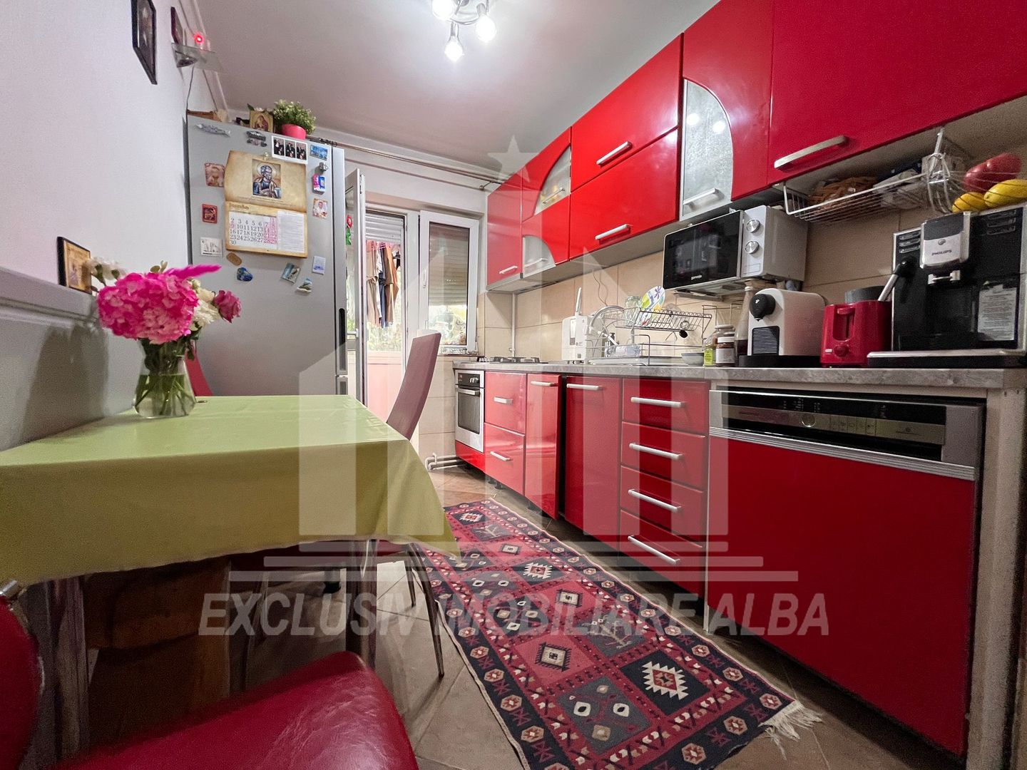 Apartament 4 camere, decomandat, etaj intermediar, Cetate - Poză 2