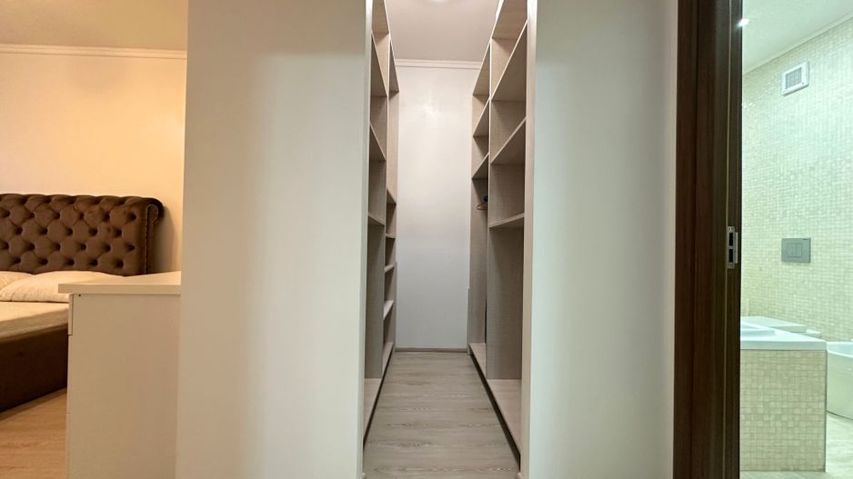 Vând apartament 3 camere 3 minute de Coresi complex ISARAN - Poză 12