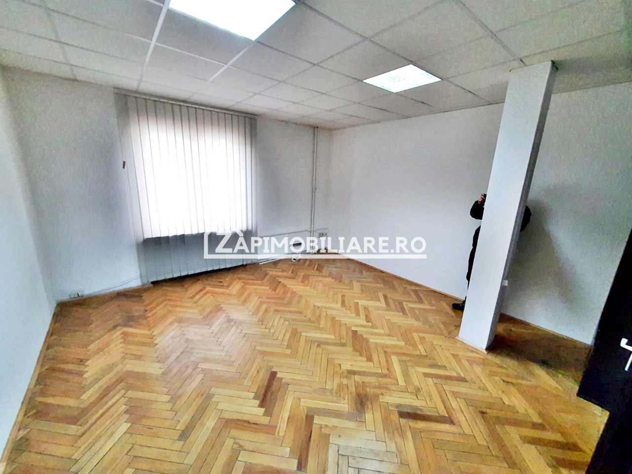 Spațiu birou 20 mp, central,utilităti incluse in pret - Poză 2