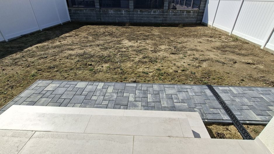 Duplex spatios cu garaj si pereti dublii - Poză 3