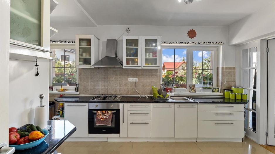 Vila / Casa superba cu 5 camere zona | 1032 mp teren |  Sanpetru Brasov - Poză 4