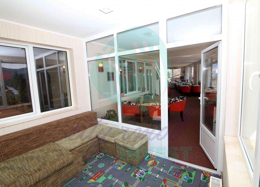 Vila cu 24 de camere cu priveliste superba ideal investitie in PREDEAL - Poză 45