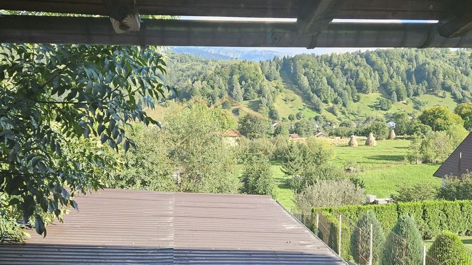 Pensiune 10 camere cu restaurant // teren 900 mp // Moieciu de Jos - Poză 11