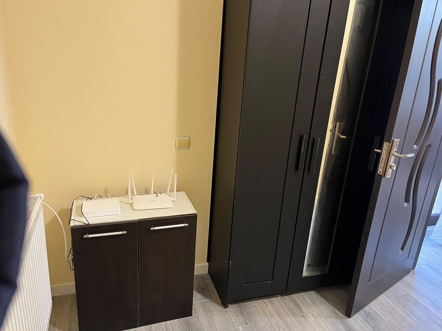 Apartament 2 camere, de inchiriat+ loc de parcare si terasa in curte - Poză 7