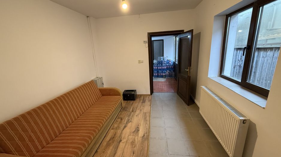 Spațiu de închiriat in vila - 2 camere +birou și curte, Campina - Poză 1