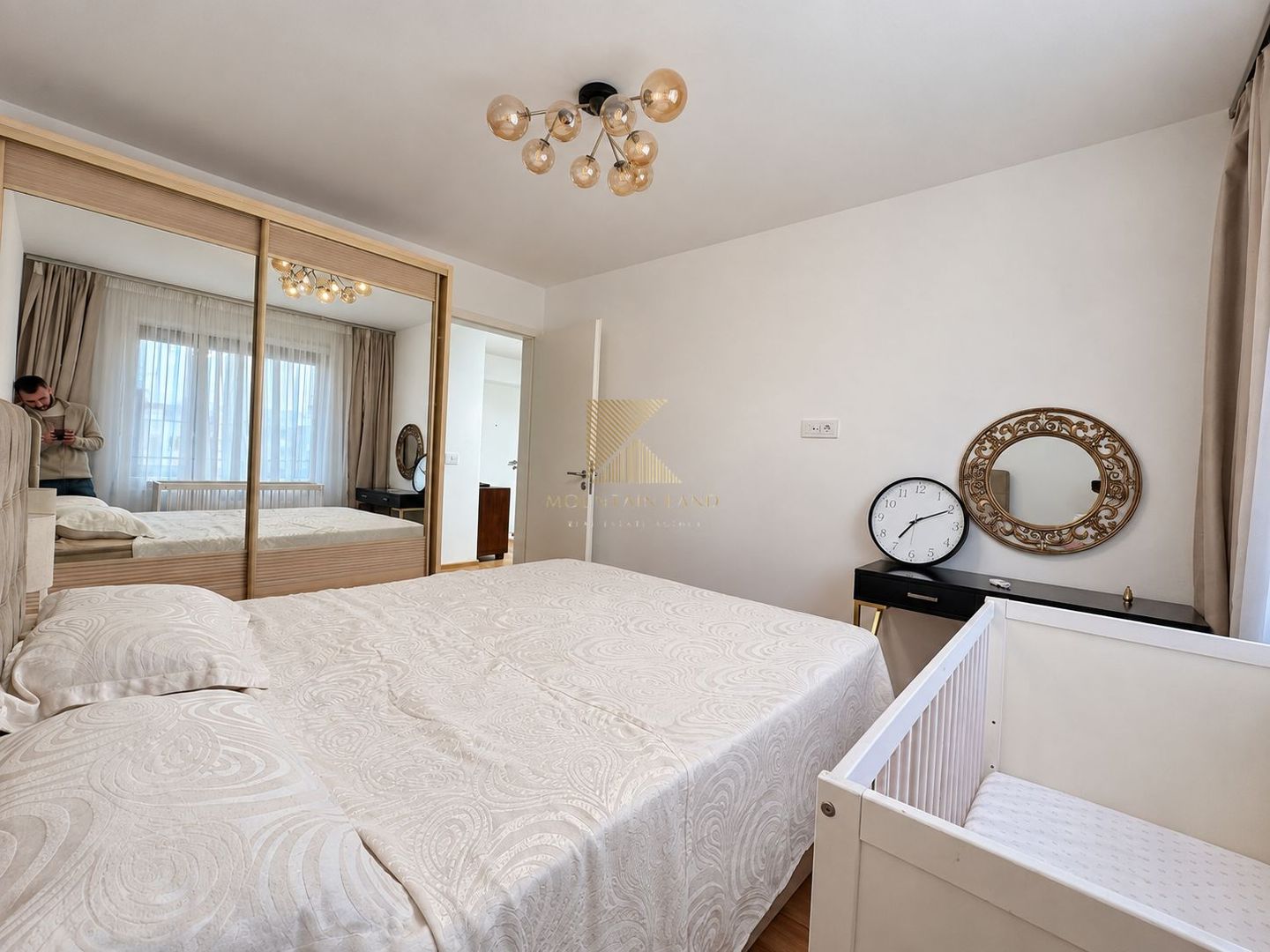Apartament premium cu 2 camere, decomandat, etaj 5, Kasper Coresi Mall - Poză 3