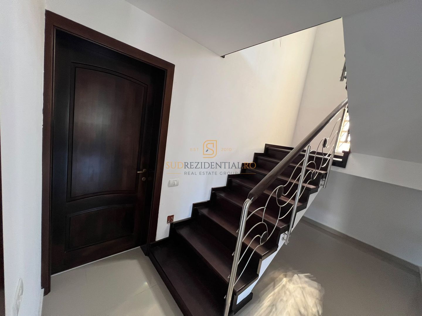 Vila individuala cu 7 camere, 5 dormitoare, teren 363 mp-Com. Berceni - Poză 16