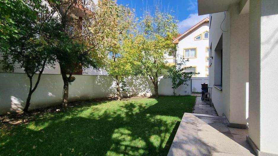 Casă spectaculoasă – 314 mp utili, cramă, terase, 7 camere, teren 432 mp - Poză 2