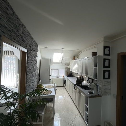 Apartament cu 3 camere, balcon, zona Florilor – Florești. - Poză 3