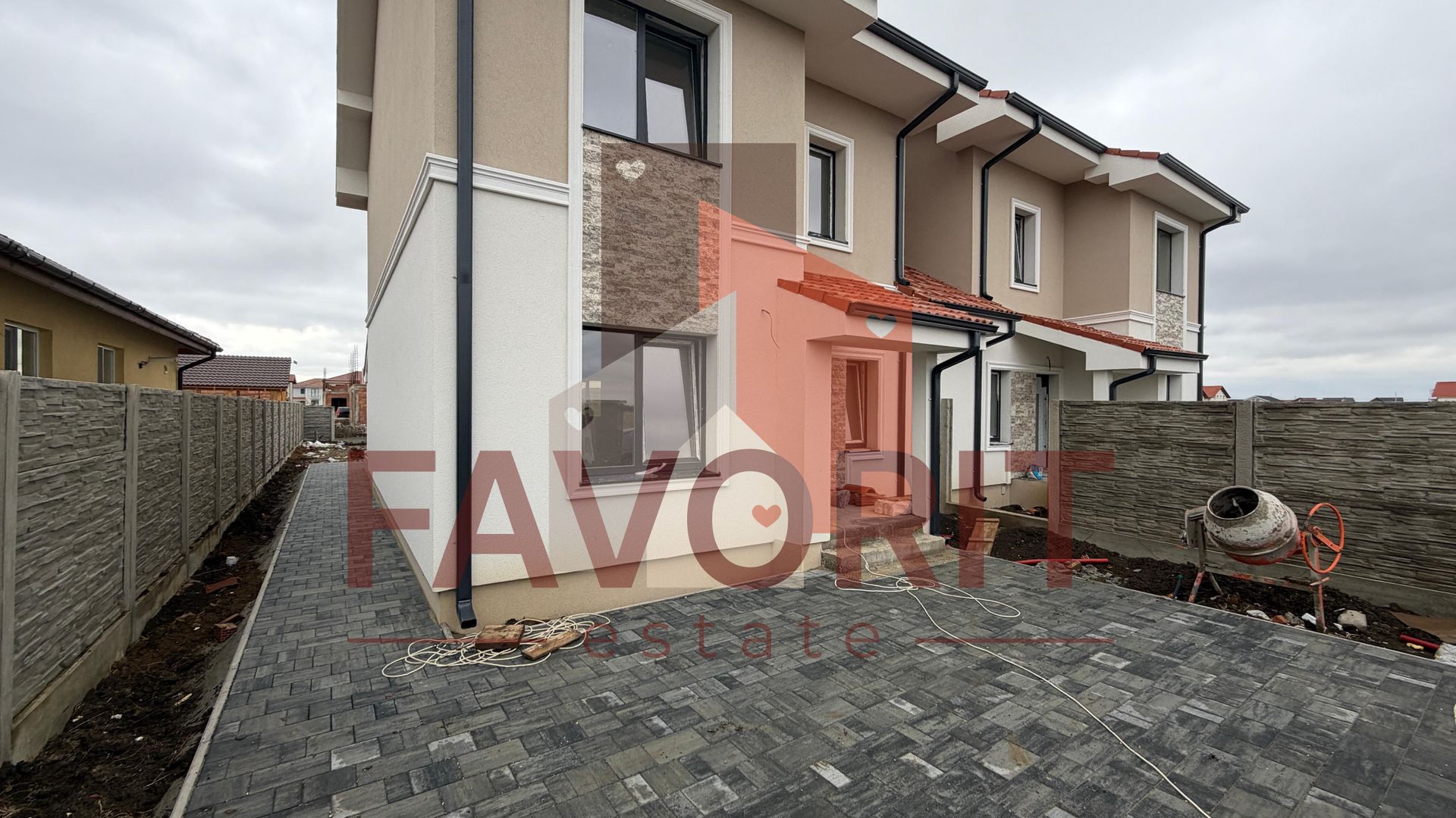 Duplex despartit | Inainte de Kaufland | Toate utilitatile | Curte amenajata - Poză 4