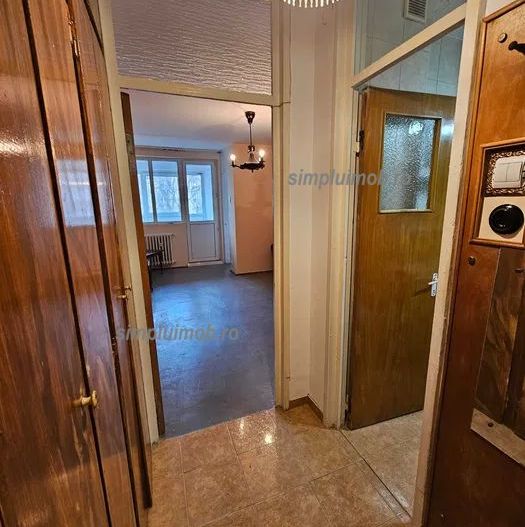 Garsoniera de renovat etaj intermediar Piata Delfinului - Poză 3