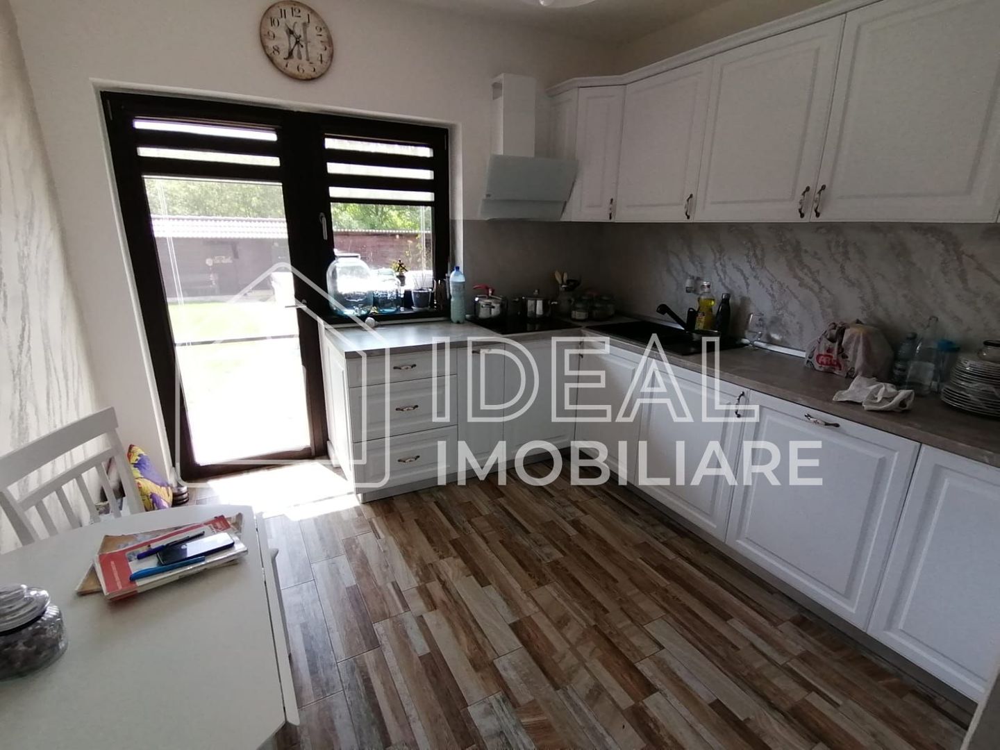 Casa moderna cu 4 camere, La  CHEIE in Poplaca - Poză 14