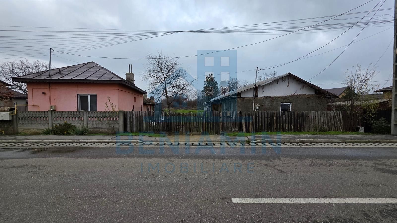 Teren Carcea 923mp Intre case zona buna toate utilitatile 923mp - Poză 1